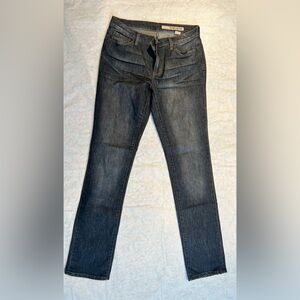DKNY straight leg jean size 8 29 in waist 32 length 9 in rise